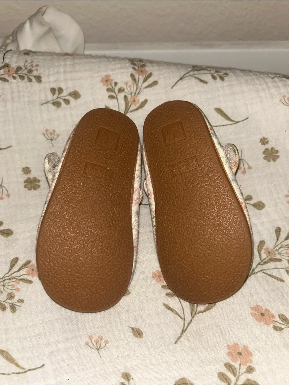 H&M Girls Floral Mary Jane Shoes in Pink, Cream and Gray